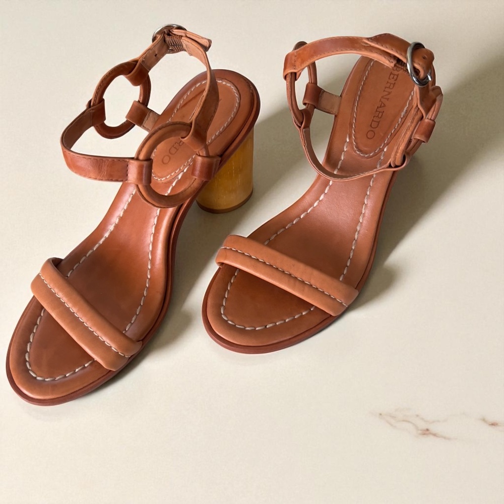 ✨ Bernardo Tan Strappy Sandals | Size 6.5